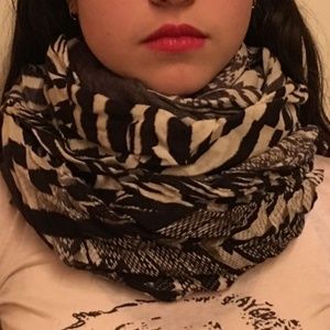 NWT Roberto Cavalli Scarf Black White Extra Long